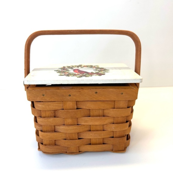 Red Cardinal Small Christmas Basket Lidded - Picture 14 of 15